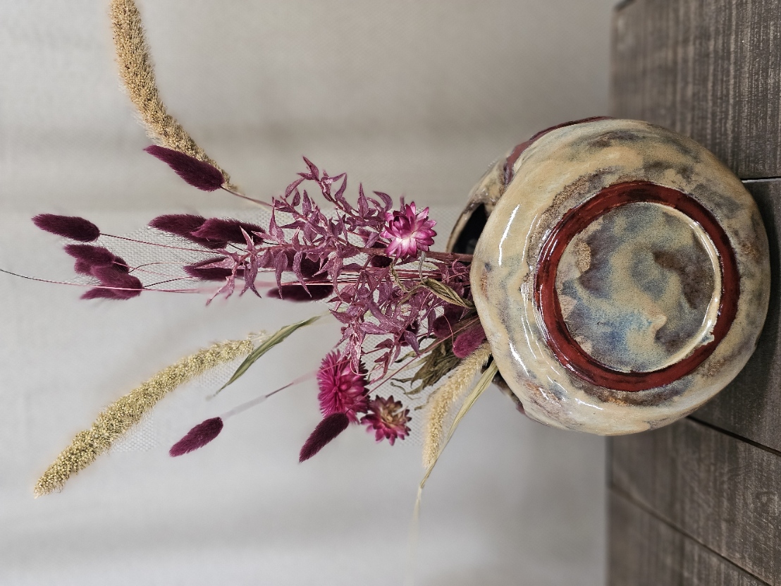 Handmade vaas met droogbloemen